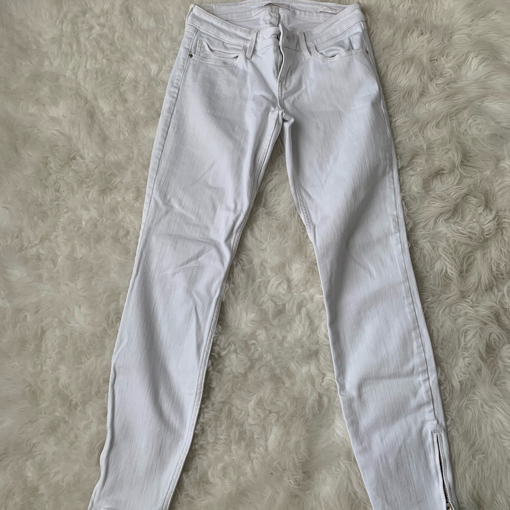 White guess jeans